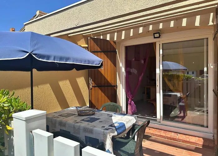 Résidence Privée, 50 M De La Roquille, Entièrement Climatisé * Agde